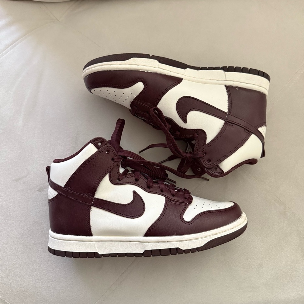 Nike Women's Maroon and White Sneakers